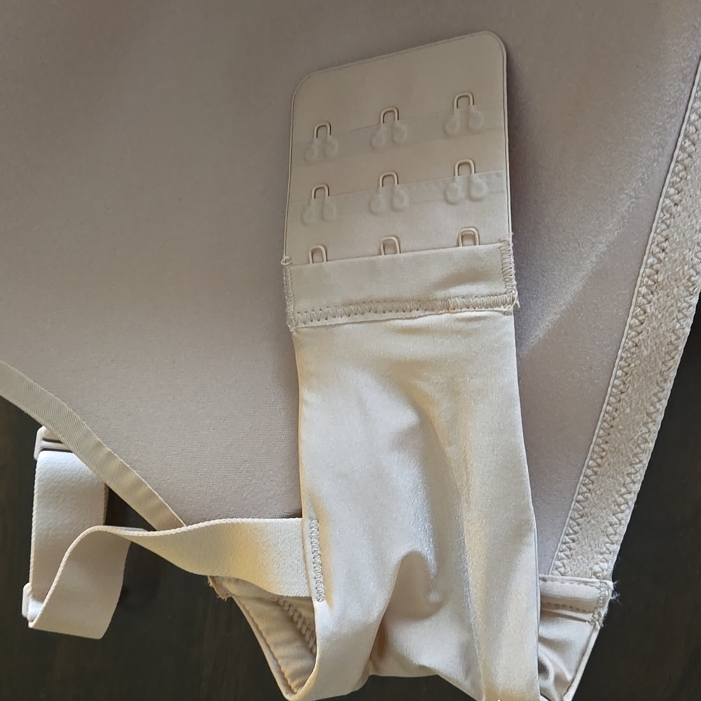 Skims Wireless T-shirt Bra - Picture 5 of 6